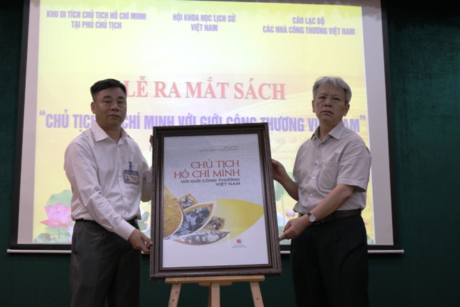 Ra mắt cuốn sách 'Chủ tịch Hồ Chí Minh với giới Công thương Việt Nam' ảnh 1